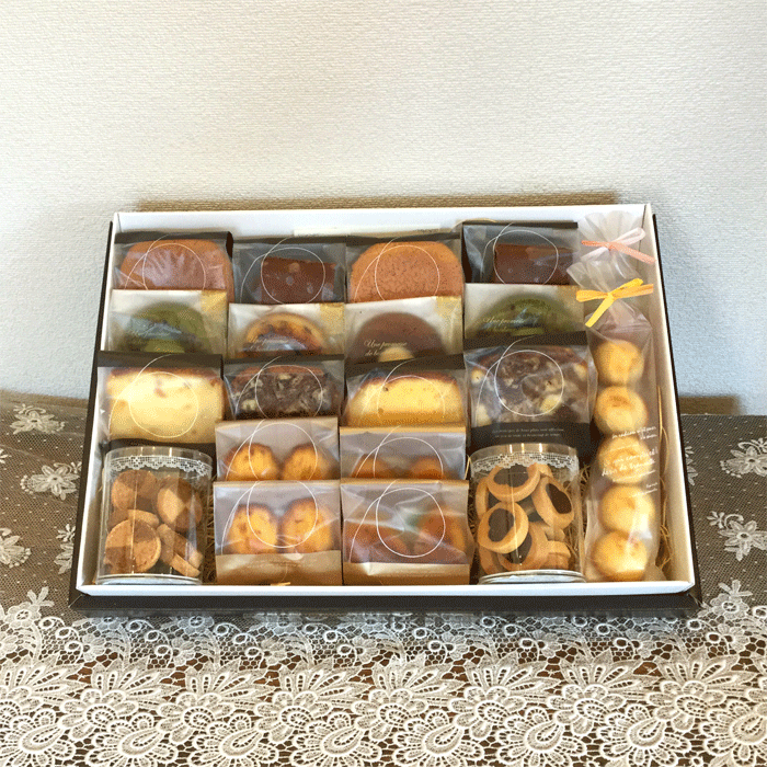 ギフトボックス(M)20個入り【焼菓子ギフト】
ギフトボックス(M)20個入り お菓子 焼き菓子 ギフト 詰め合わせ 初節句 内祝い 出産内祝い 結婚内祝い 快気祝い 法事 御供 香典返し お中元 スイーツ お返し 人気