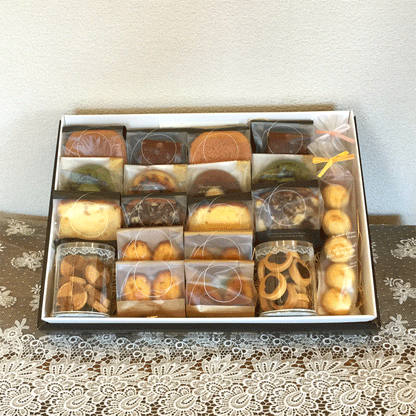 ギフトボックス（M）２０個入り【焼菓子ギフト】
ギフトボックス（M）２０個入り お菓子 焼き菓子 ギフト 詰め合わせ 初節句 内祝い 出産内祝い 結婚内祝い 快気祝い 法事 御供 香典返し お中元 スイーツ お返し 人気