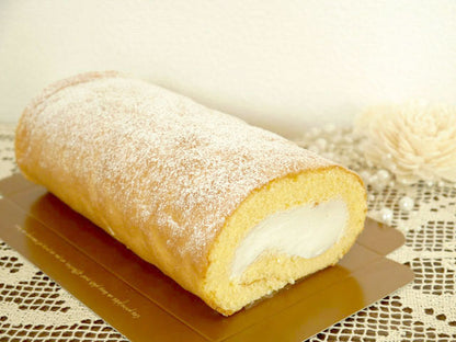 しっとりスポンジにたっぷりの生クリーム
小鳥家ロールケーキ　ウエディング,プチギフト,誕生日,内祝い,合格祝い,冠婚葬祭にも！